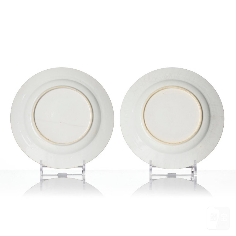 A pair of armorial dinner plates, - 图4
